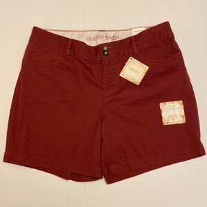 NWT WOMENS $42 dockers "TRULY SLIMMING" BRICK RED SHORTS   SIZE 10